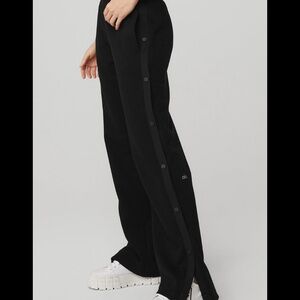Courtside Tearaway pant Alo Yoga